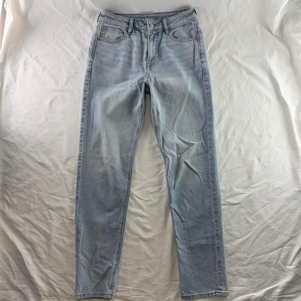 American Eagle Strigid Mom Jean Straight Leg Womens 6 Long Light Wash